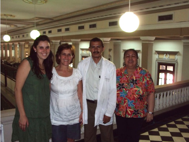Familiares de Leslie Oliver Arbouin y Dulcina Sarabia de Lara.