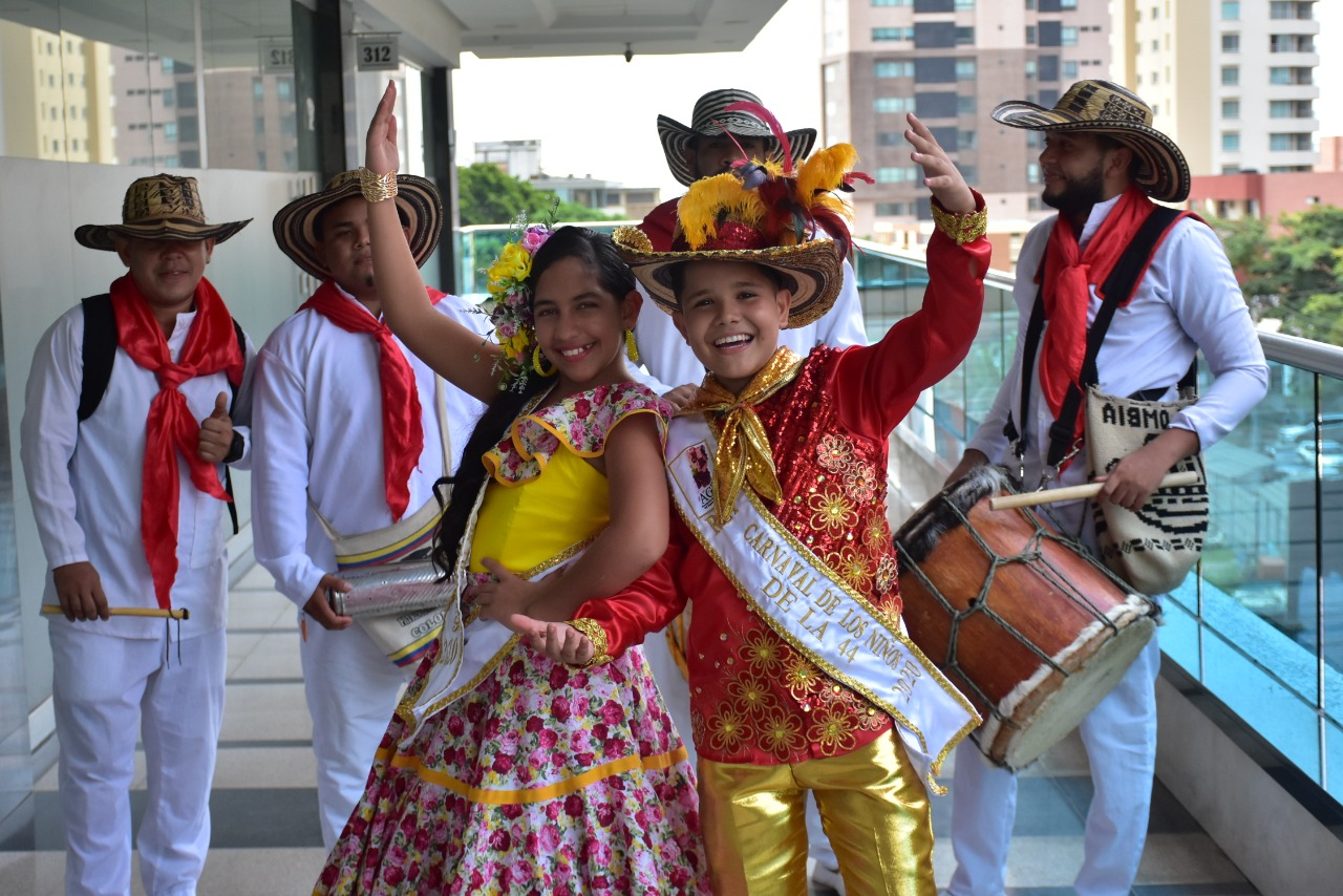 Mariana Gil y Daniel Fernández, Reyes del Carnaval de los Niños de la 44-2020.