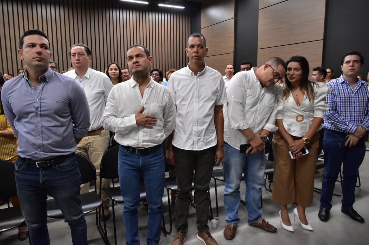 A la izquierda, Juan Camilo Fuentes, concejal electo de Barranquilla, entre otros asistentes.