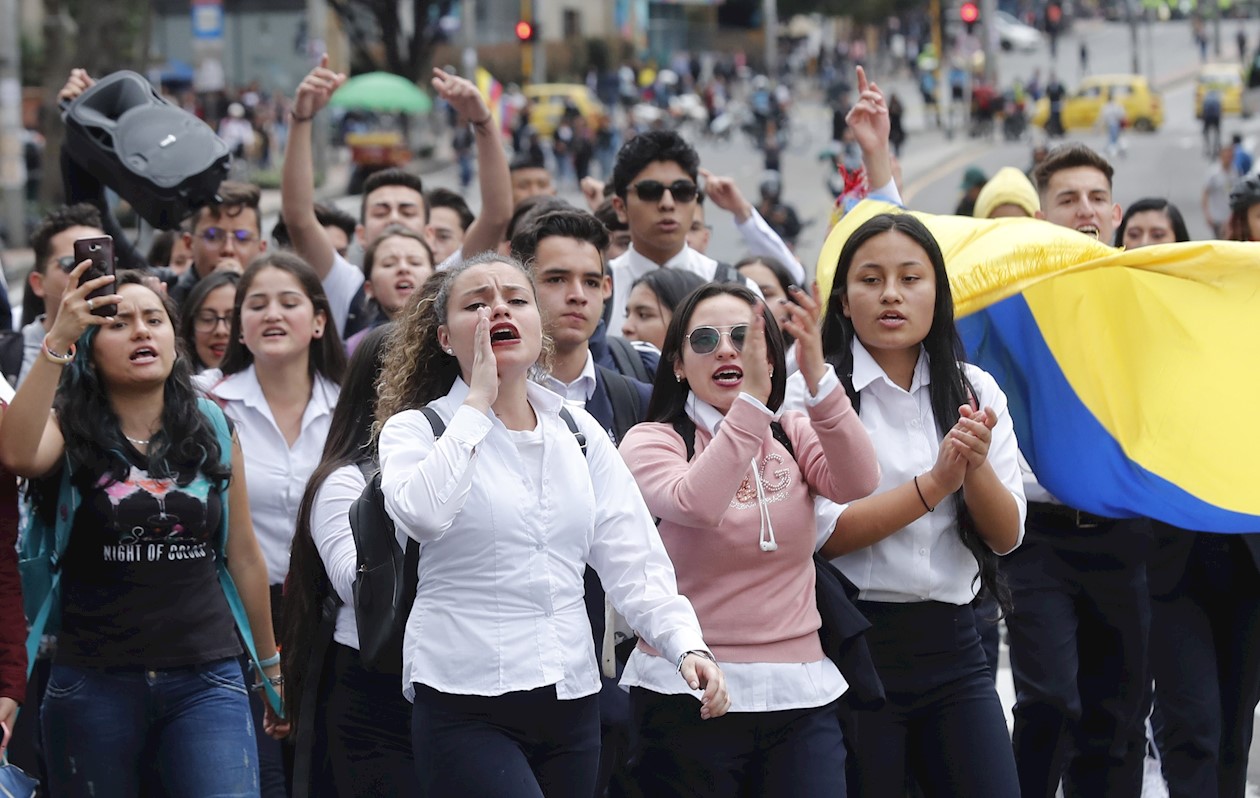 Marcha en el Día de la Eliminación de Violencia contra la mujer en Bogotá.