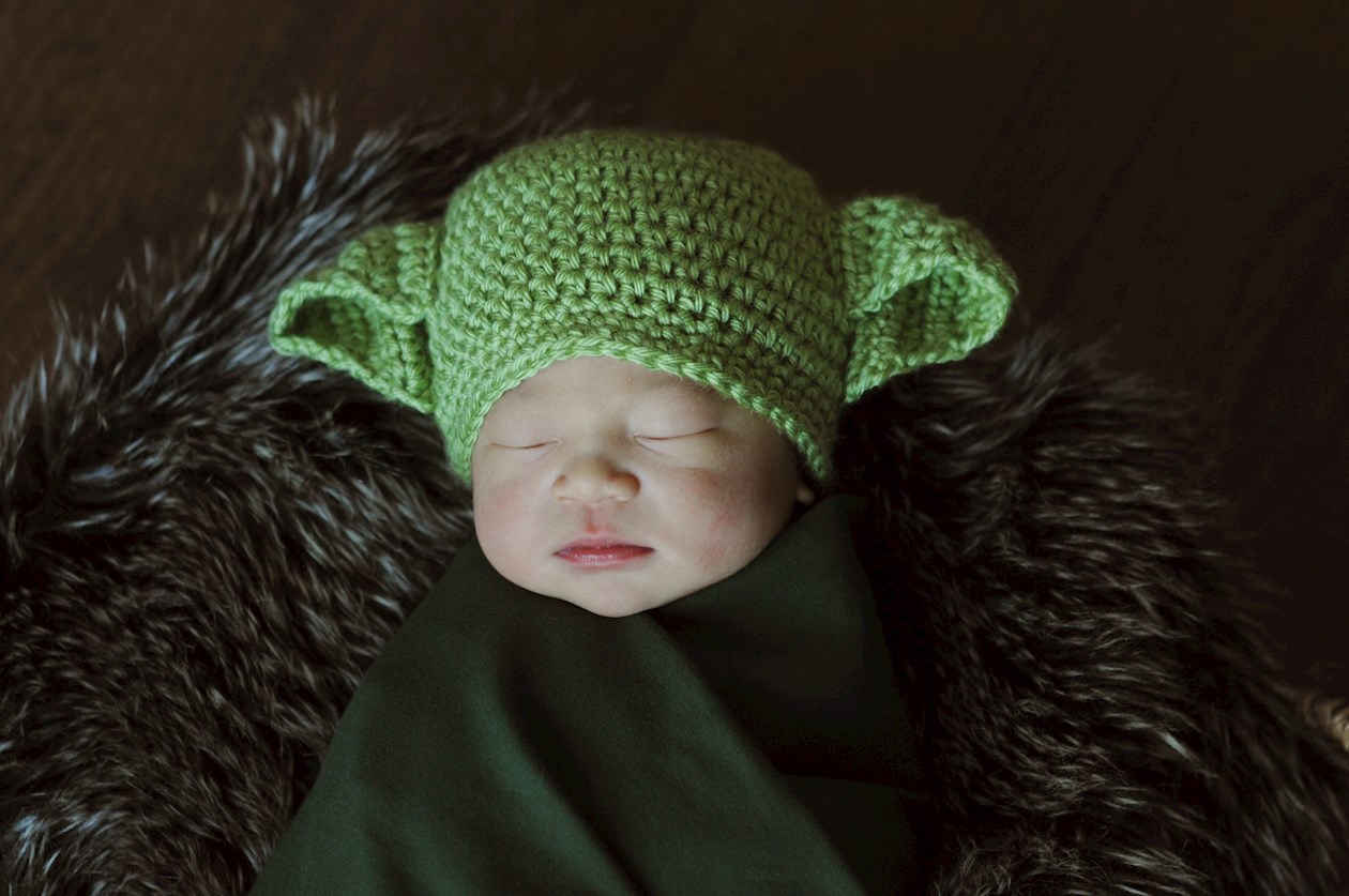 Bebé disfrazado como Yoda, personaje de la cinta.