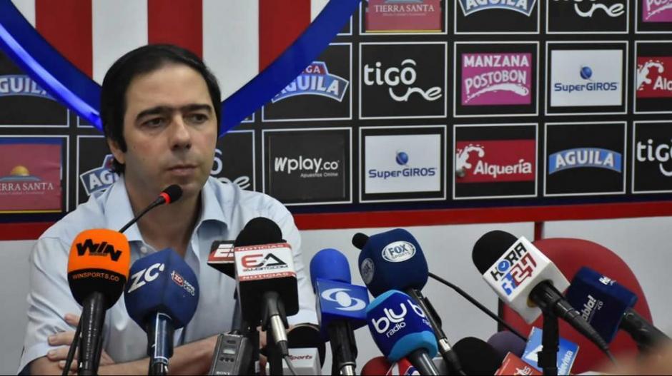 El presidente de Junior, Antonio Char, anunció la llegada del jugador chileno.