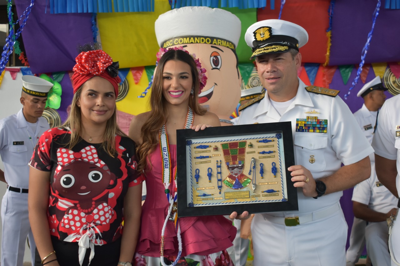 La nueva Soberana de los Marinos también agradeció por el reconocimiento recibido y exaltó a los tripulantes de la Institución Naval por la labor que prestan al servicio de la Patria, brindando seguridad al pueblo colombiano y protegiendo el azul de la bandera.