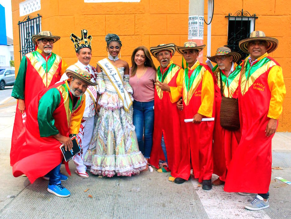 Los reyes con los Lengua Mocha y Katiusca Antequera, Jefe de Participación del Distrito.