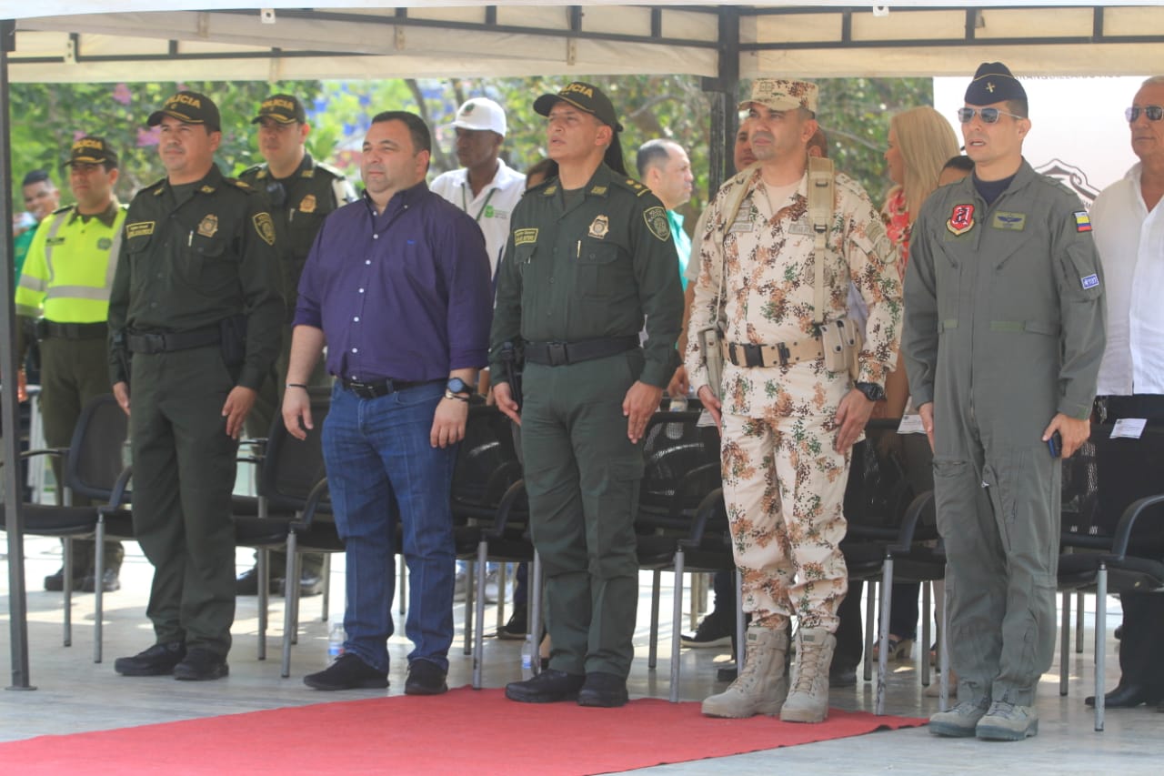Autoridades, entre ellas Yesid Turbay, jefe de la Oficina de Seguridad, y mandos militares y de Policía.