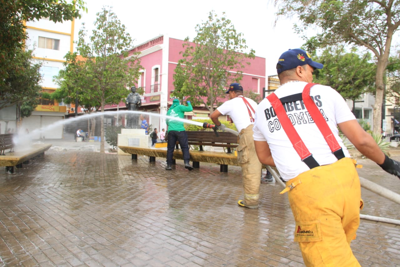 El Distrito hizo una intervención situacional en tres plazas: San Nicolás, San Roque, y la Plaza de San José, con el apoyo de Bomberos.