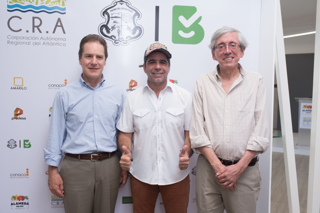Roberto Moreno, Presidente de Amarilo; Alejandro Char, Alcalde de Barranquilla, y Carlos Arango, Presidente de Constructora Bolivar