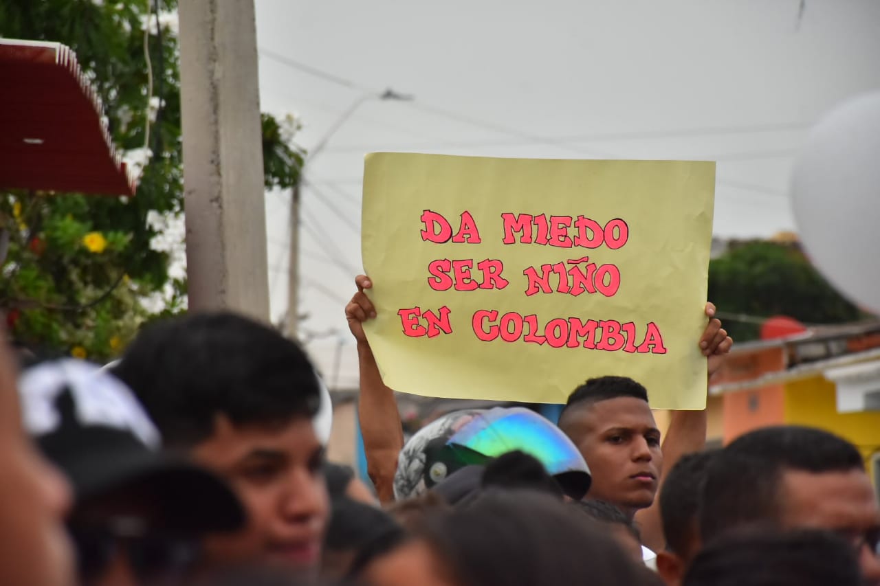 "Da miedo ser niño en Colombia", decía una de las carteleras en el sepelio de la niña María José Ortega.