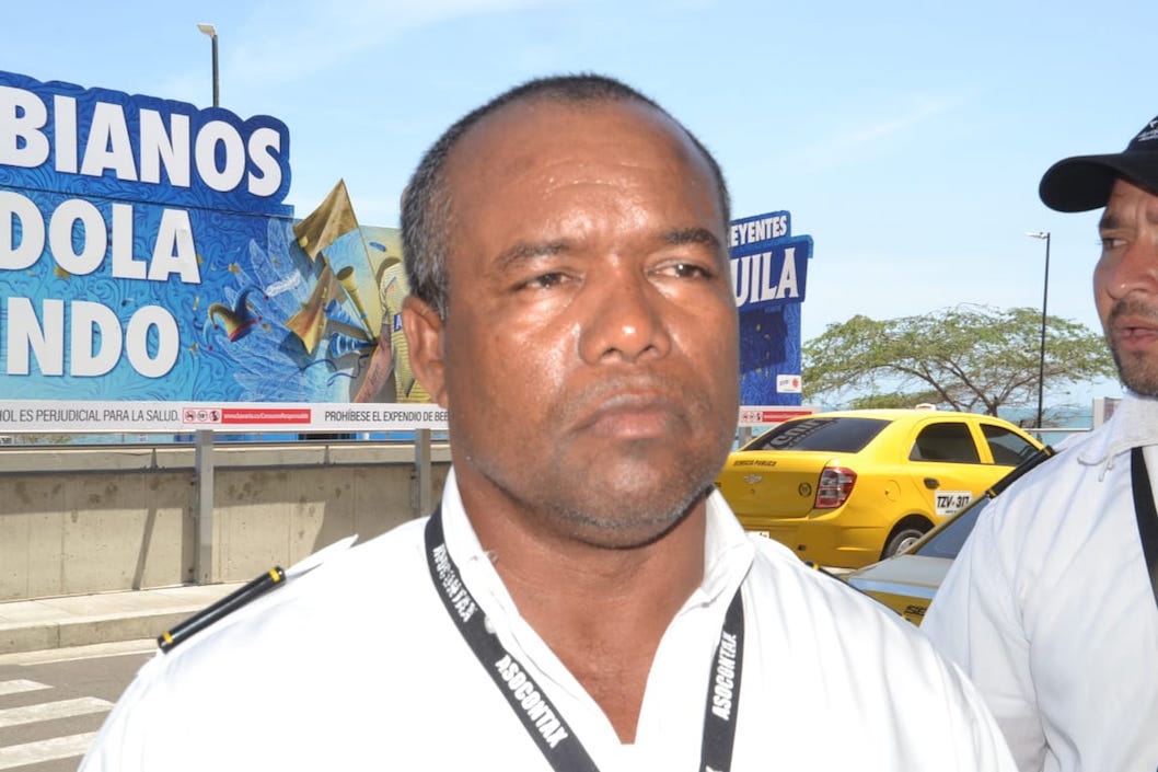 Garis Montero, conductor de taxi que se estaciona en el aeropuerto.