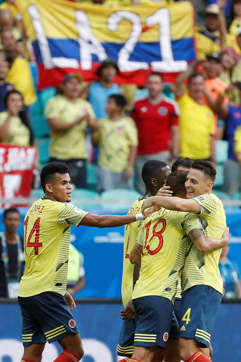 Jugadores de Colombia celebran un gol, durante el partido Colombia-Paraguay