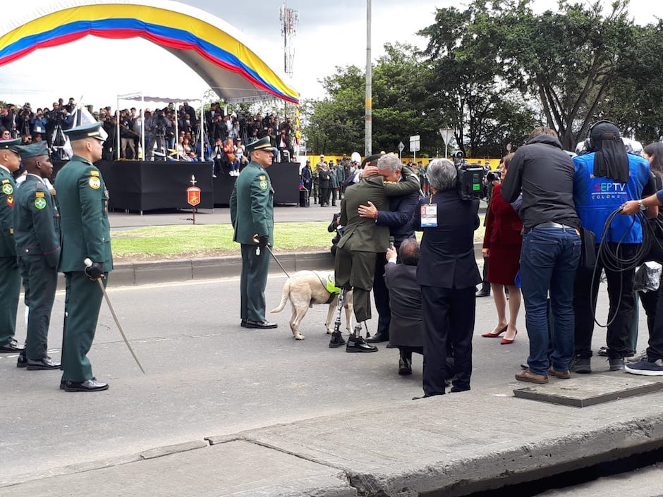 El Presidente Iván Duque rindió homenaje al patrullero José Fernando Carvajal, víctima de mina antipersona instalada alrededor de cultivos ilícitos en Tarazá, Antioquia.