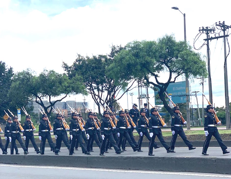 Miembros de la la Policía Nacional en pleno desfile.
