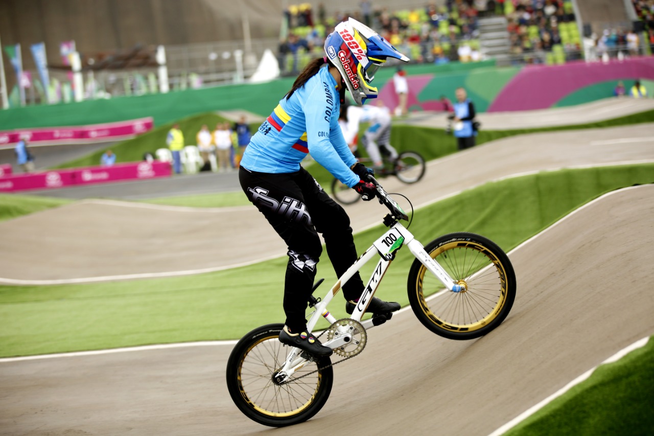 La bicicrositas Mariana Pajón dominó la pista de BMX en Lima.