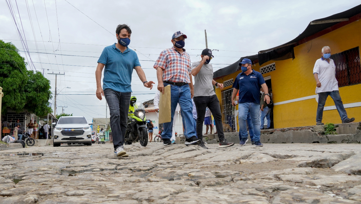 El Alcalde de Barranquilla, Jaime Pumarejo; el secretario de Obras Públicas, Rafael Lafont y el gerente de la ADI, Alberto Salah.