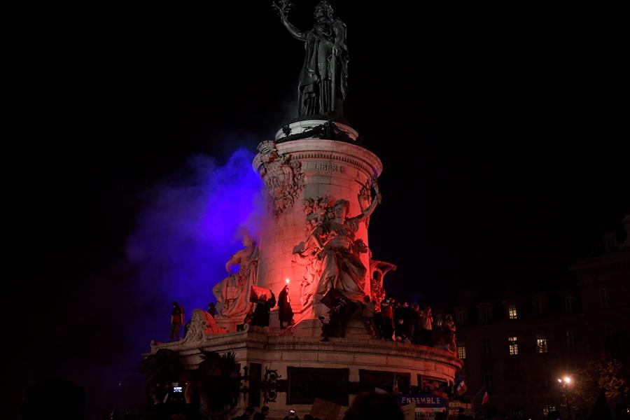Los manifestantes durante la protesta en la noche del miércoles en París. 