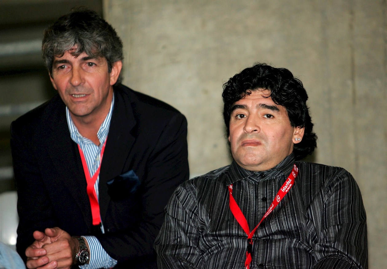 Paolo Rossi junto al también fallecido Diego Armando Maradona. 
