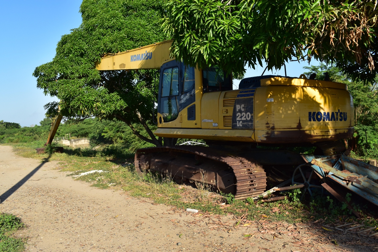 Una de las tres paladragas que la Agencia de Desarrollo Rural deja destruir antes que repararlas para limpiar los canales.