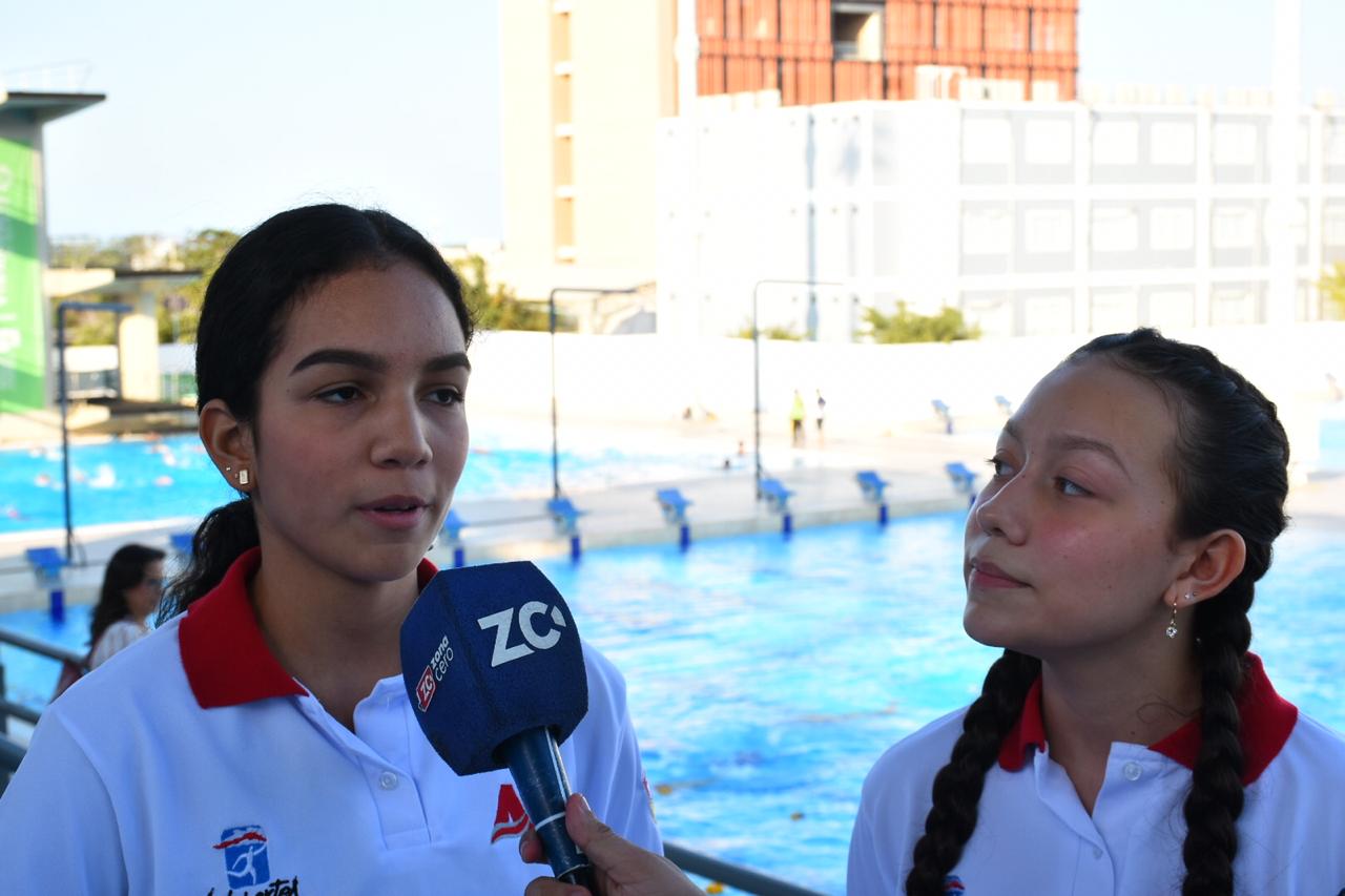 Daniela e Isabela invitan a quienes quieran hacer parte de la natación artística. 