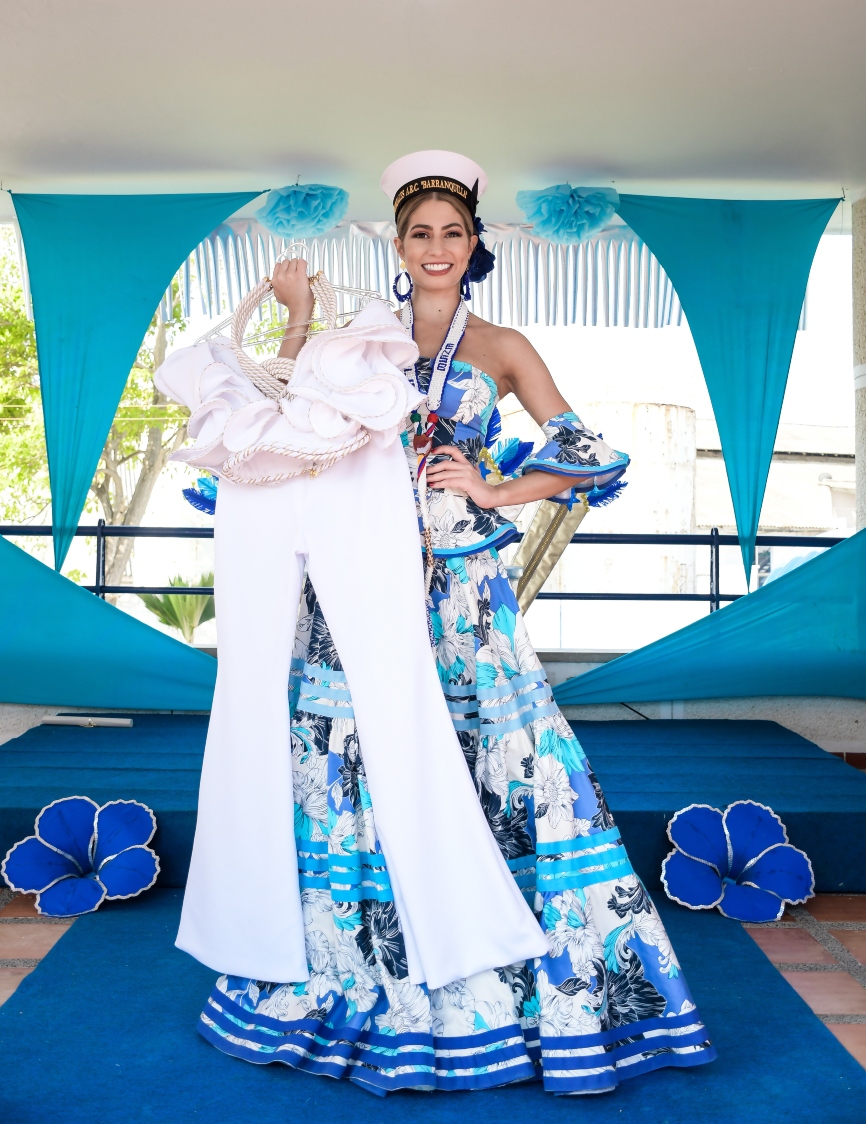 La Reina del Carnaval de Barranquilla Isabella Chams posando con su traje.