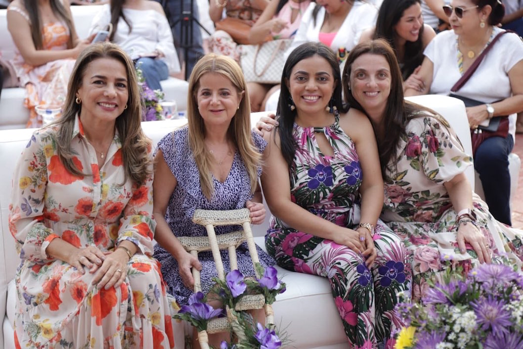 La Secretaria de la Mujer, Dorita Bolívar; la Gobernadora, Elsa Noguera; la Alcaldesa de Usiacurí, Katherine Pasos y la Alta Consejera Presidencial, Karen Abudinen.