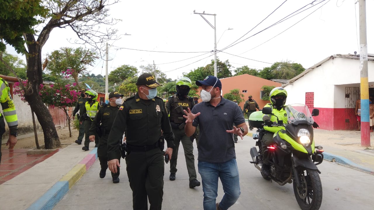 El comandante de la Policía Metropolitana de Barranquilla, brigadier general Ricardo Alarcón Campos y el jefe de la Oficina para la Seguridad y Convivencia Ciudadana, Nelson Patrón Pérez. 