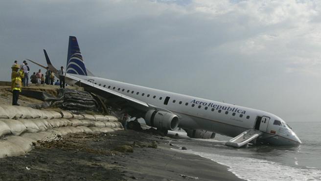 Avión de Aerorepública que se salió de la pista en 2007.