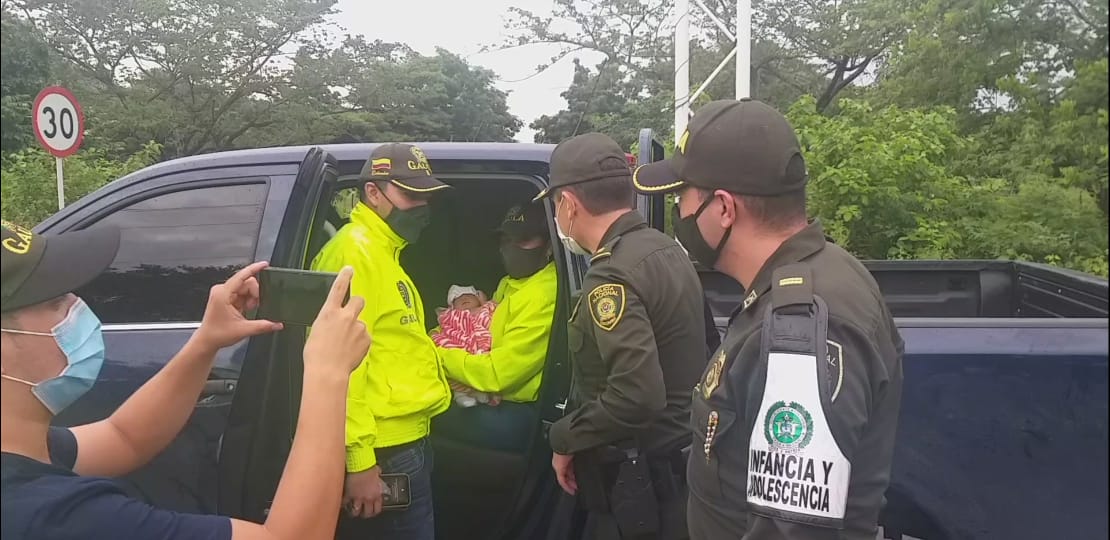 Personal del Gaula en el rescate de niña robada en Cartagena