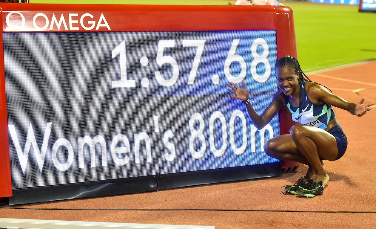Faith Kipyegon gana los 800 metros en Wanda Diamond League en Doha.