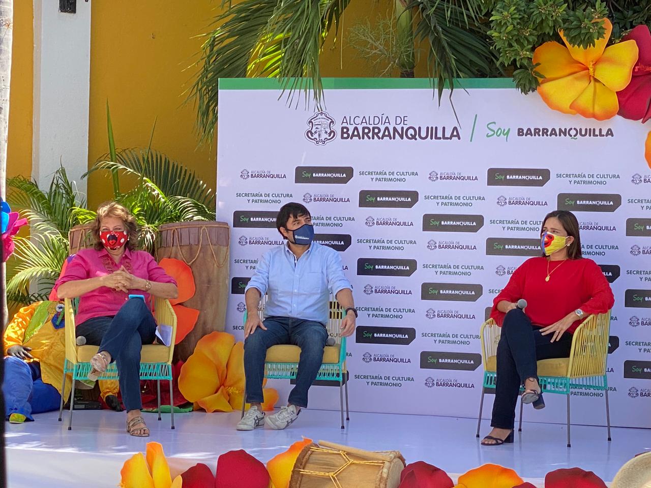 La directora de Carnaval S.A.S., Carla Celia; el Alcalde de Barranquilla, Jaime Pumarejo y la secretaria de Cultura de Barranquilla, María Teresa Fernández.