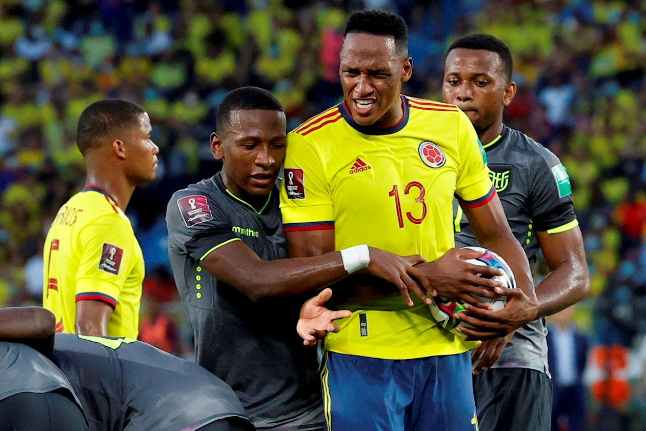 Jugadores de Colombia y de Ecuador discuten hoy