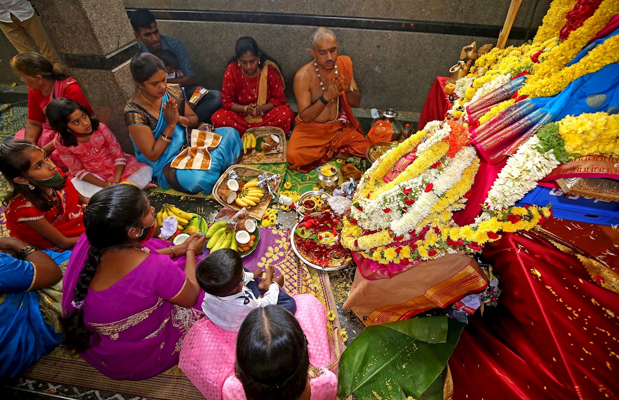 "La gente organiza muchas fiestas por Diwali y se hace regalos, es la época más festiva del año para los indios.