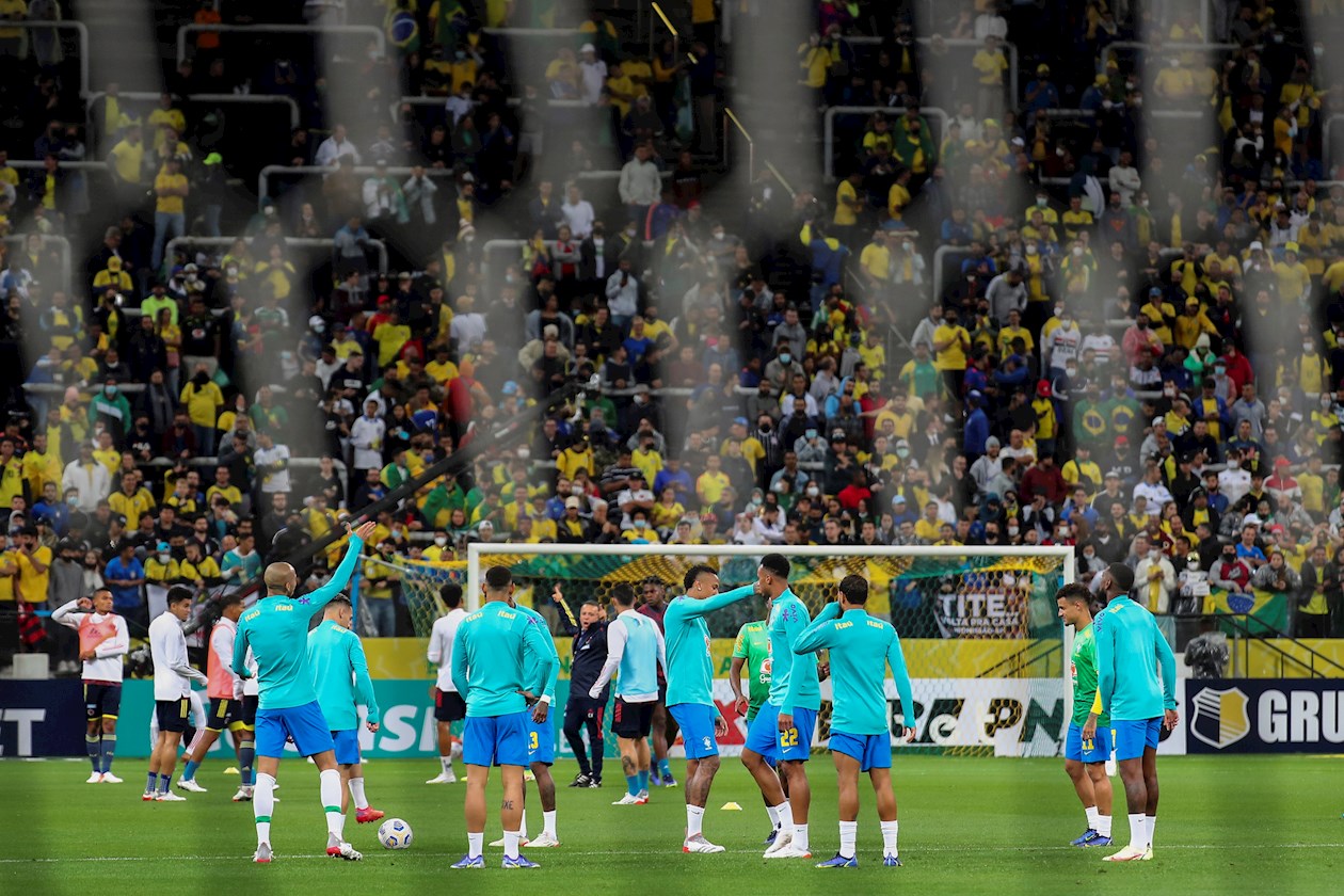 Jugadores de Brasil en el calentamiento previo al partido.