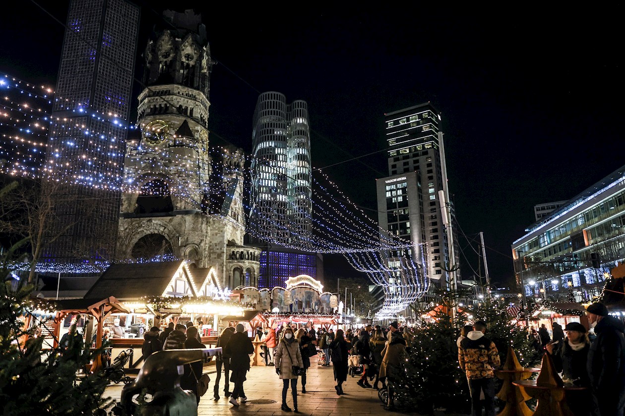 El mercado navideño de la plaza Breitscheid en Berlín.