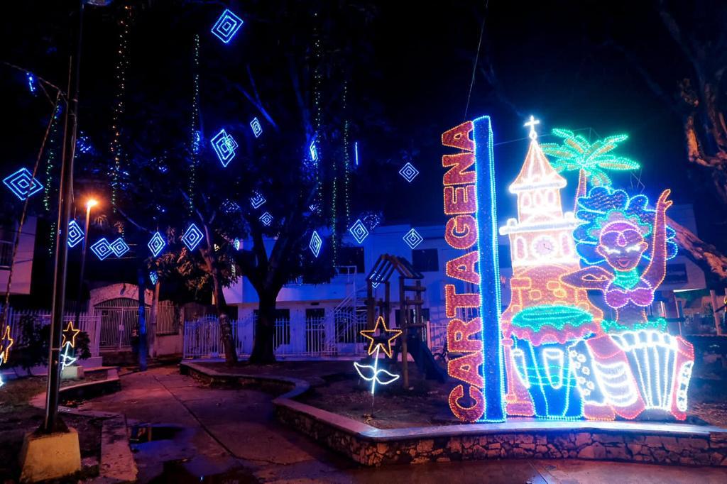 Parque Caracoles: inspirados en el entorno de la tierra, en este parque las personas encontrarán un homenaje a la India Catalina acompañada de figuras tradicionales de Navidad como estrellas y un hermoso pesebre, además de cadenetas de luz descolgadas de los árboles.