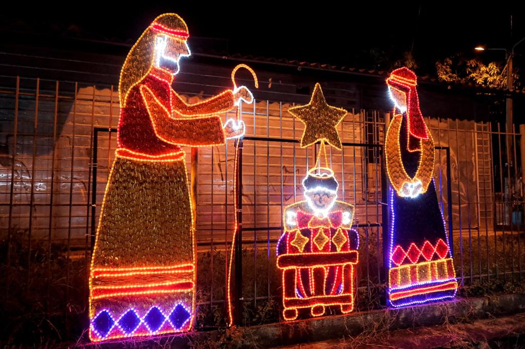 Parque Blas De Lezo La Virgencita: un tradicional pesebre tipo bombo iluminará este sitio acompañado de un mensaje deseando a la comunidad unas felices fiestas junto con un conjunto de velas navideñas.