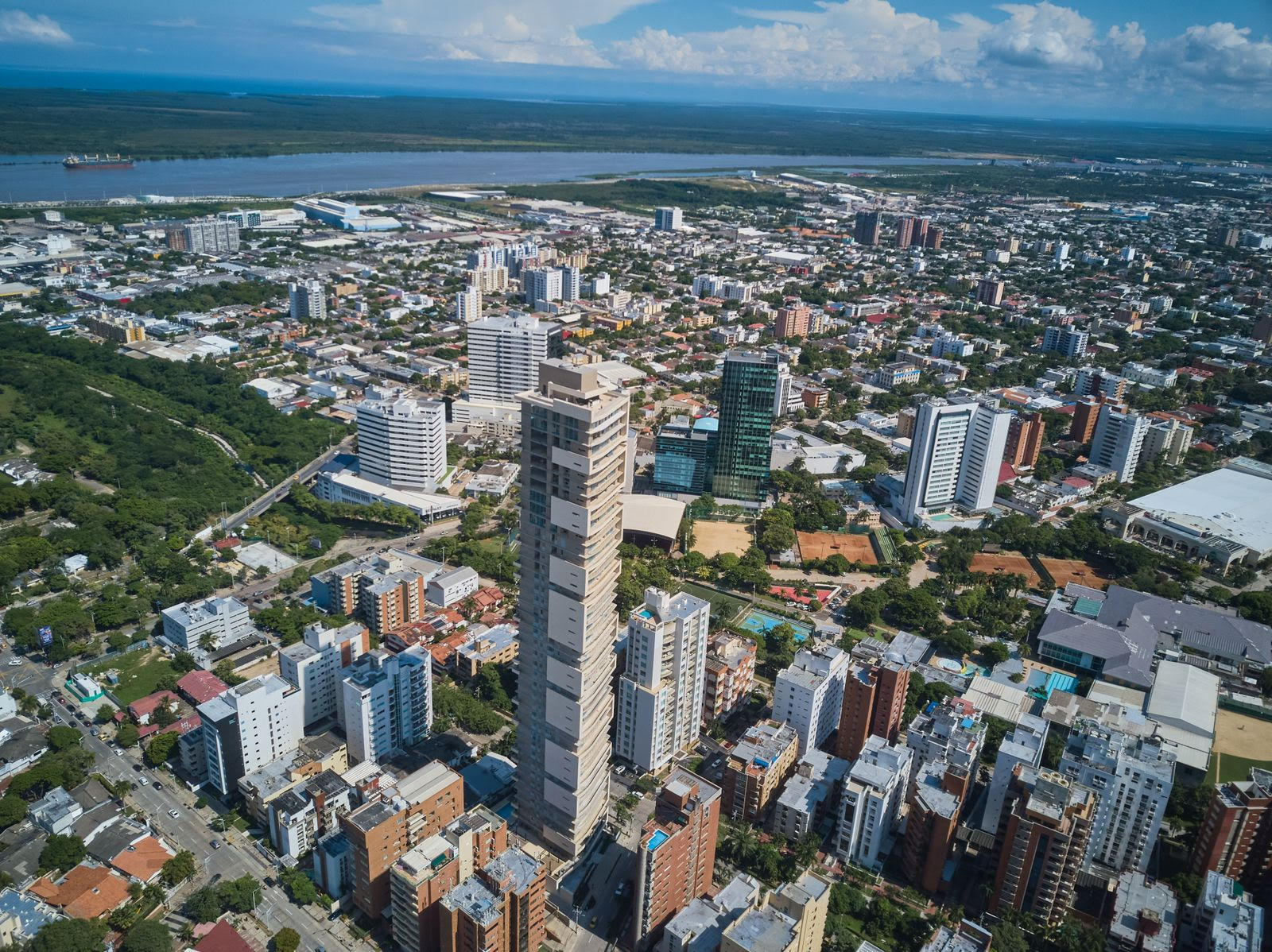 Panorámica de Barranquilla, sobresale el edificio The Icon.