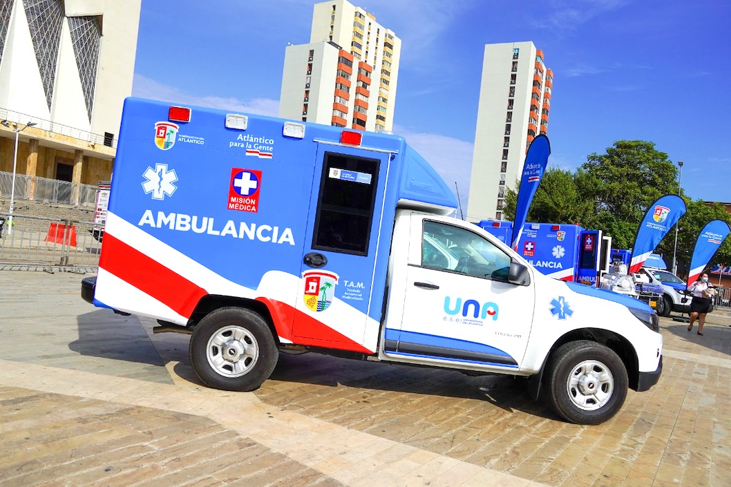 Las ambulancias entregadas a los centros asistenciales.