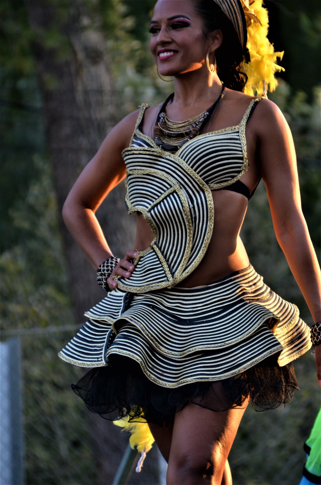 La politóloga y activista barranquillera Jessica González, en su faceta de baile con alusión al Carnaval de Barranquilla.
