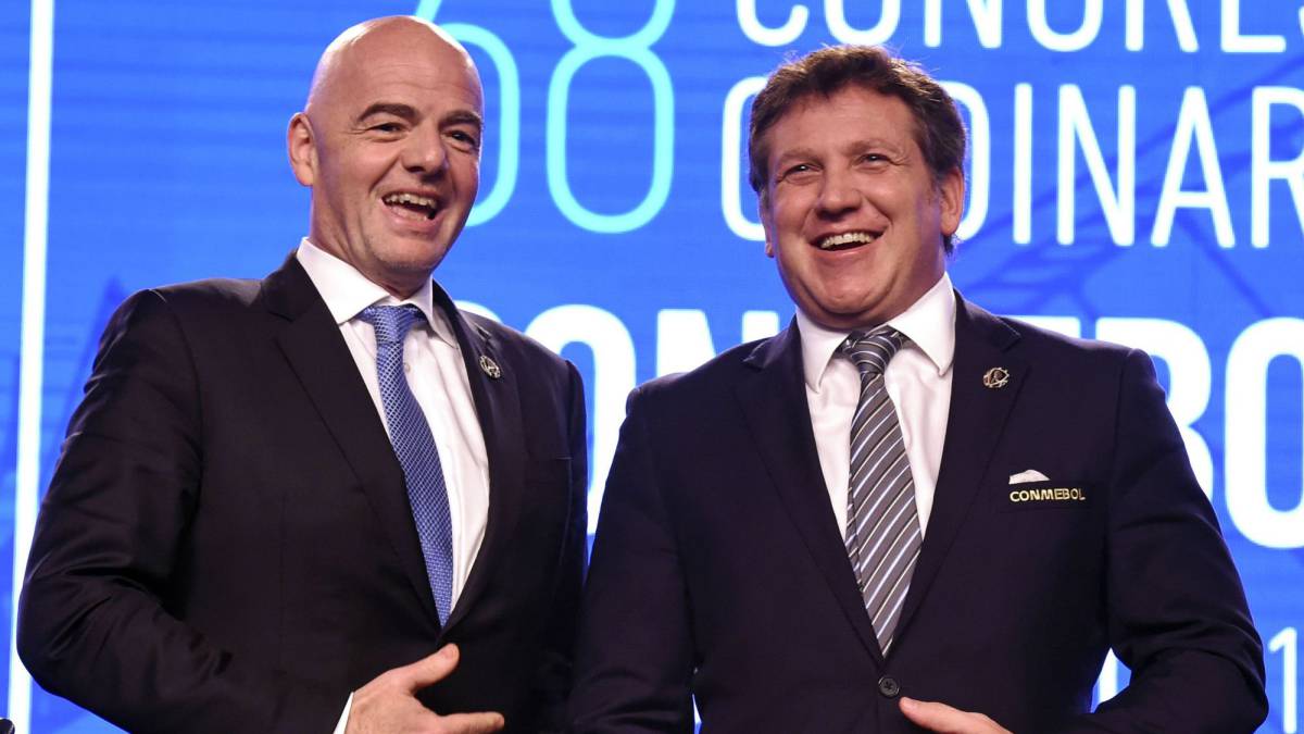 Gianni Infantino y Alejandro Domínguez, presidentes de la FIFA y Conmebol.