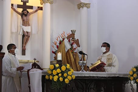 Monseñor Pablo Emiro Salas durante el acto litúrgico.