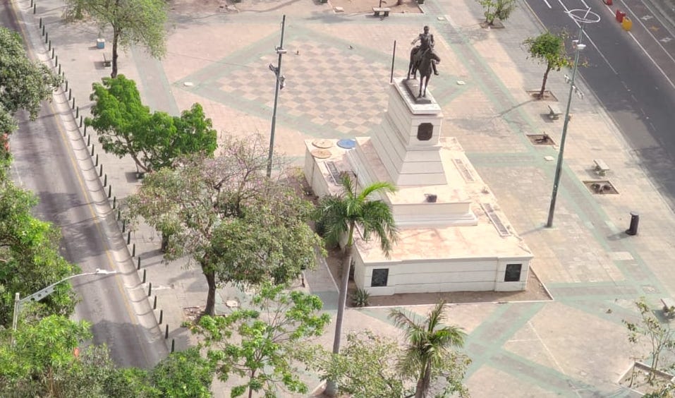 El Paseo de Bolívar luce vacío este sábado en Barranquilla.