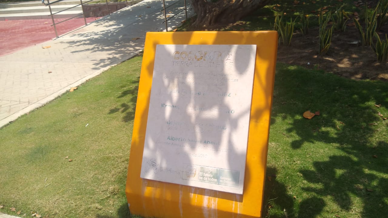 La placa del parque Tivoli de Barranquilla.