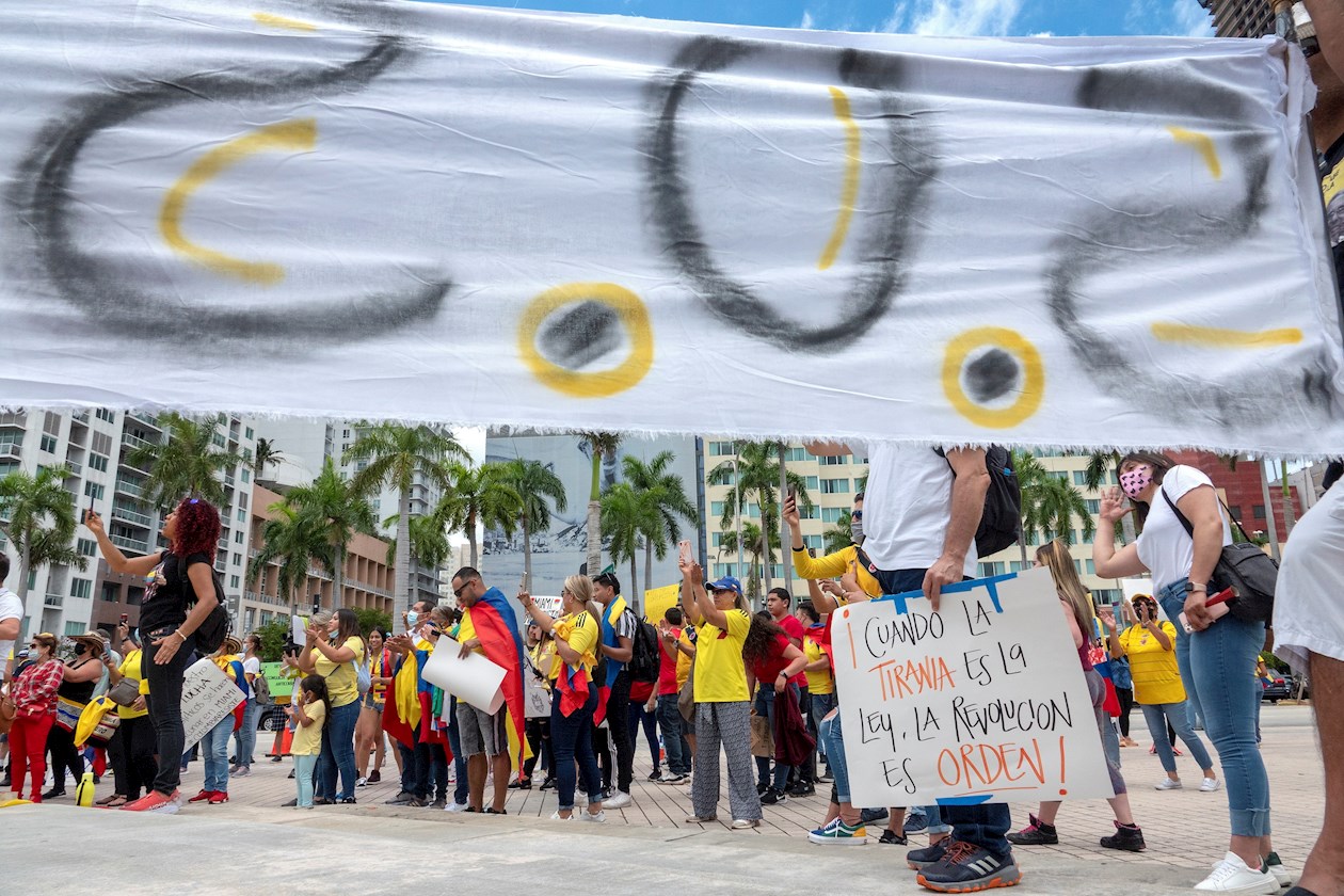 Los colombianos protestaron por la violencia que ha dejado 27 muertos.