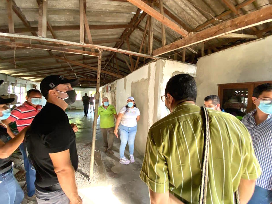 El Alcalde José Fernando Vargas visitando instalaciones de la etnia Mokaná.