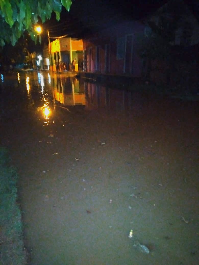 Inundación provocada por creciente súbita del río Sevilla.