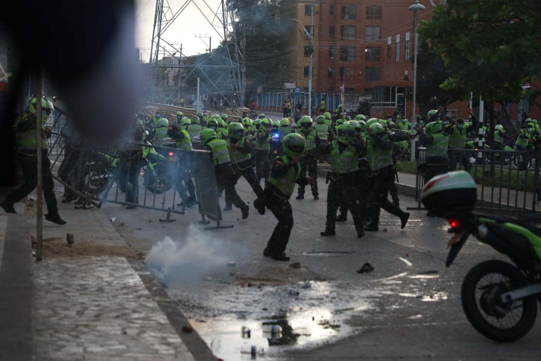 Enfrentamientos en Barranquilla entre manifestantes y Fuerza Pública