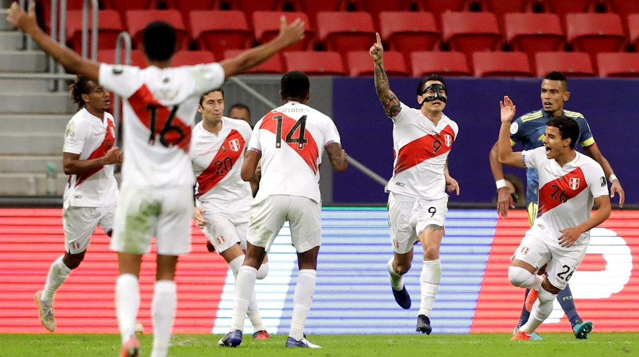 Celebración del empate 2-2 de Perú.