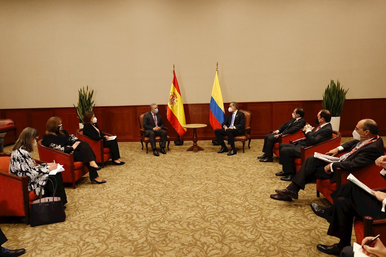 El rey Felipe durante la reunión que ha mantenido con el presidente de Colombia, Iván Duque, este miércoles en Lima.