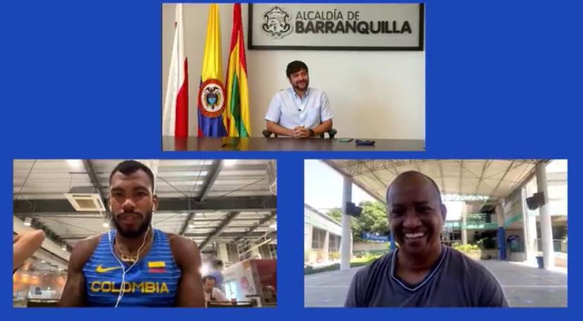 El Alcalde de Barranquilla, Jaime Pumarejo; el atleta Anthony Zambrano y el profesor Ezequiel.
