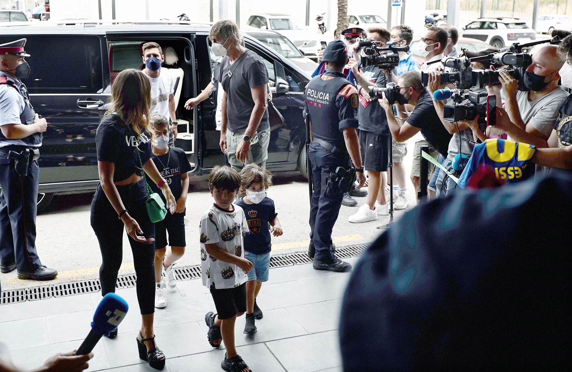 Messi viajó desde Barcelona con toda su familia. 